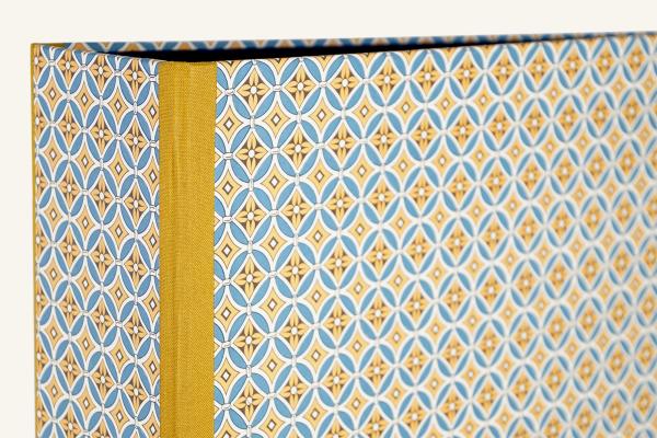 Folder with a geometric pattern, horizontal